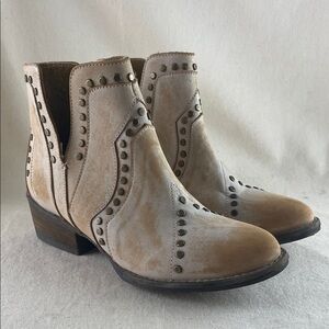 Very Volatile Studded Tan Leather Ankle Boots Size 7